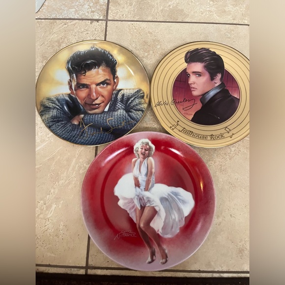Elvis Presley - Picture 1 of 3